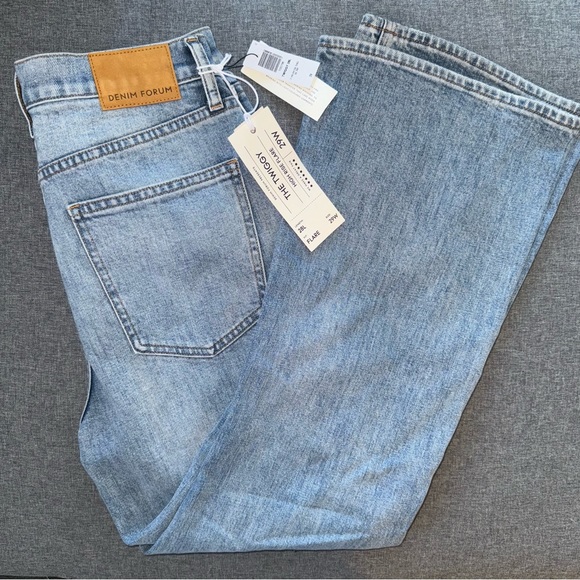 Aritzia Denim Forum NWT The Twiggy High Rise Flare Jeans - Picture 8 of 9